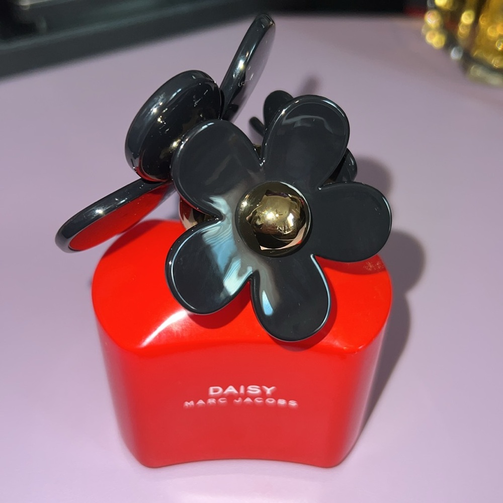 Marc Jacobs Red DAISY POP ART EDITION 3 . 4 o z 100  m l EDP